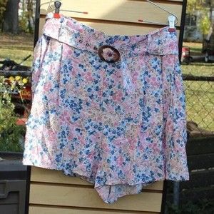 Wallflower sugar swizzle pleated floral shorts size 3X with belt wide leg